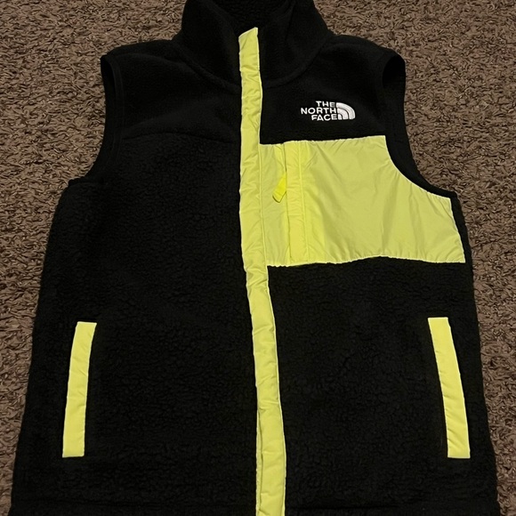The North Face Boys Vest - Picture 1 of 3